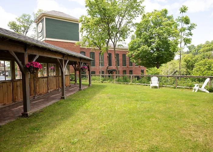 The Common Man Inn & Restaurant