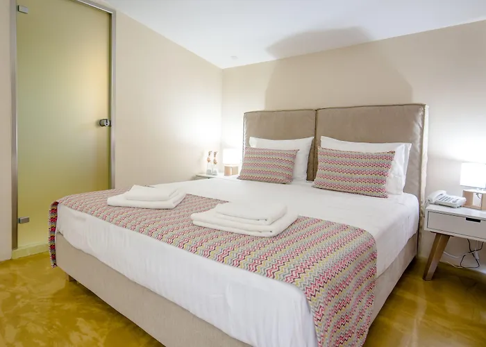 Koukounaria Hotel & Suites