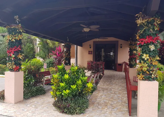 Clarion Suites Roatan At Pineapple Villas