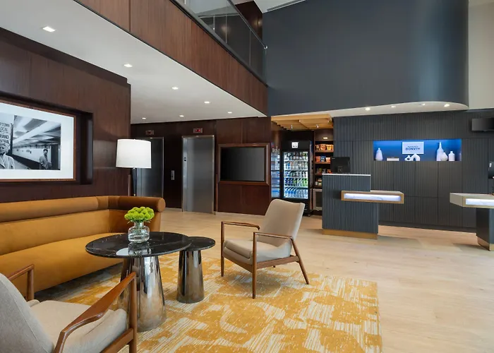 Courtyard By Marriott New York Manhattan / Soho