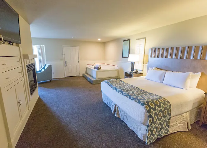 Cambria Landing Inn And Suites