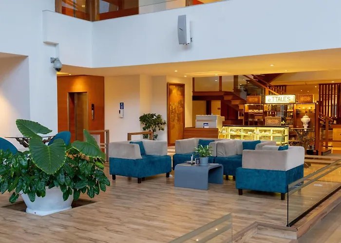 Radisson Blu Plaza Hotel Hyderabad Banjara Hills