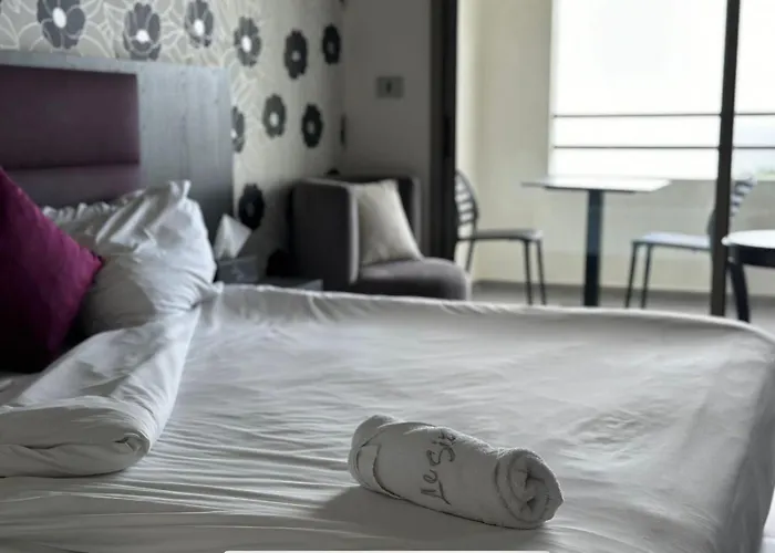 Le Six Hotel And Resort
