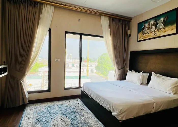 Hotel Temple View Inn