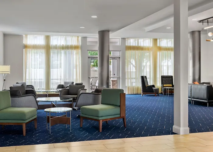 Courtyard By Marriott Evansville East