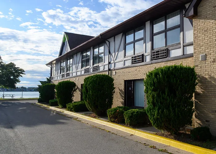 Days Inn By Wyndham Sarnia Harbourfront