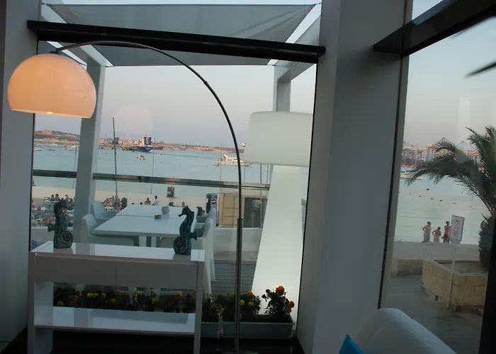 Water'S Edge Hotel