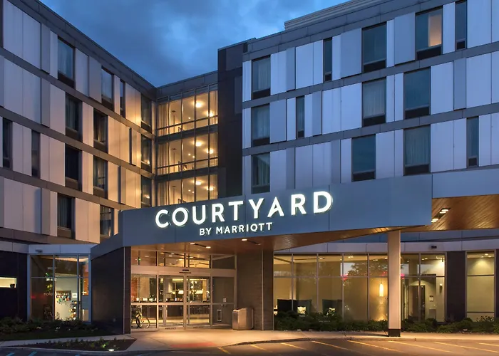 Courtyard By Marriott Philadelphia South At The Navy Yard