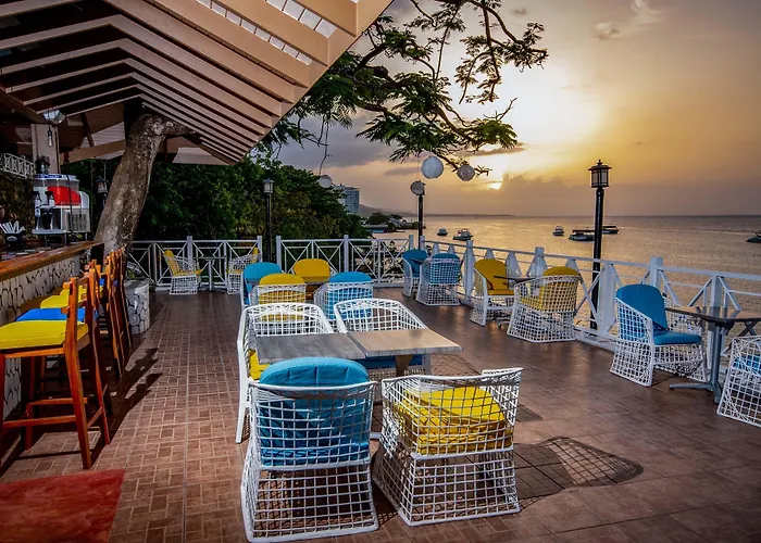 Hibiscus Lodge Hotel