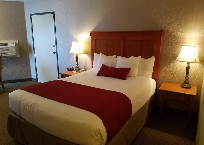 Best Western Plus Rivershore Hotel