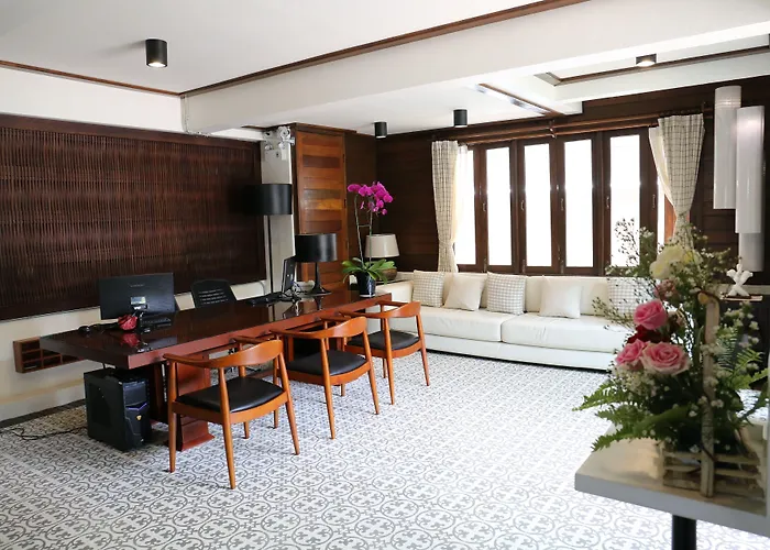 Kampaeng Ngam Hotel - Steps To Night Bazaar & Old City