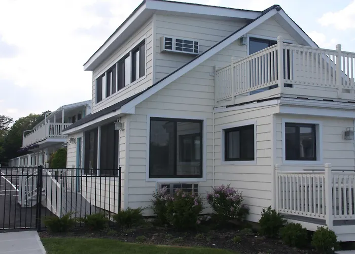 Hampton Bays Resorts