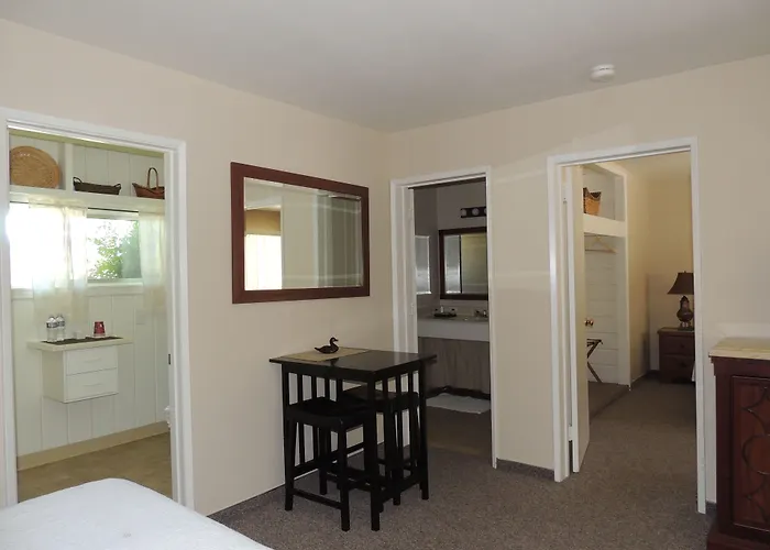 Indian Creek Lodge