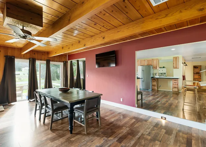 Indian Creek Lodge