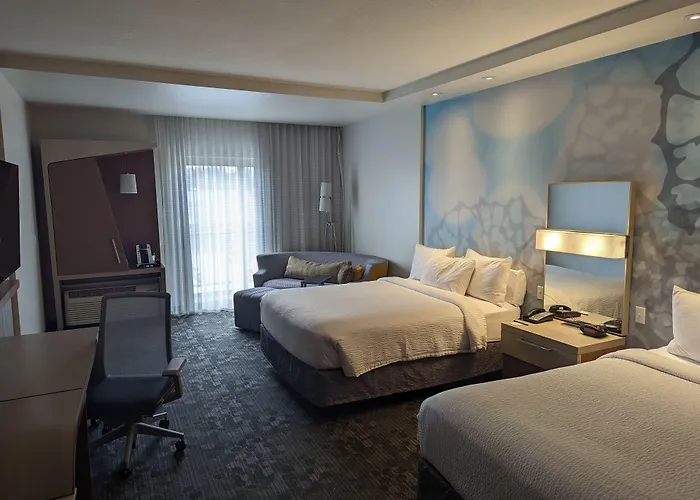 Courtyard By Marriott Holland Downtown