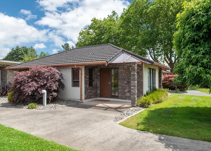 Karapiro Villas Resort