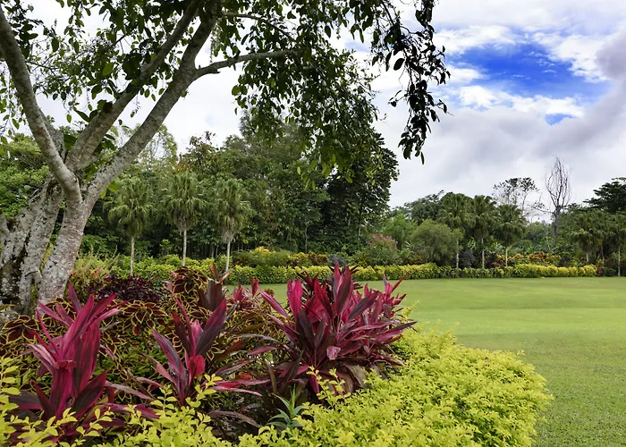 Sheraton Samoa Aggie Grey'S Hotel & Bungalows