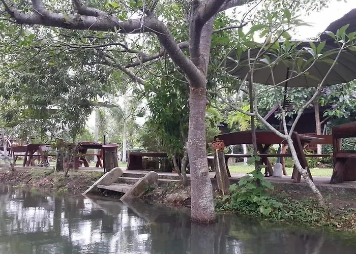 Baansuan Lychee Maeklong Resort Ampawa