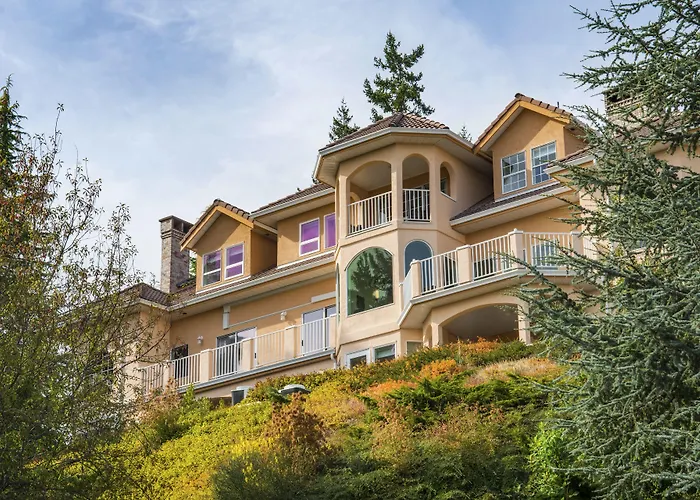 Villa Eyrie Resort
