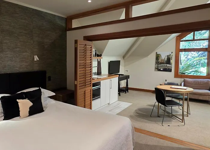 Treetops Lodge & Estate