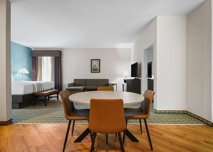 La Quinta By Wyndham Stonington-Mystic Area