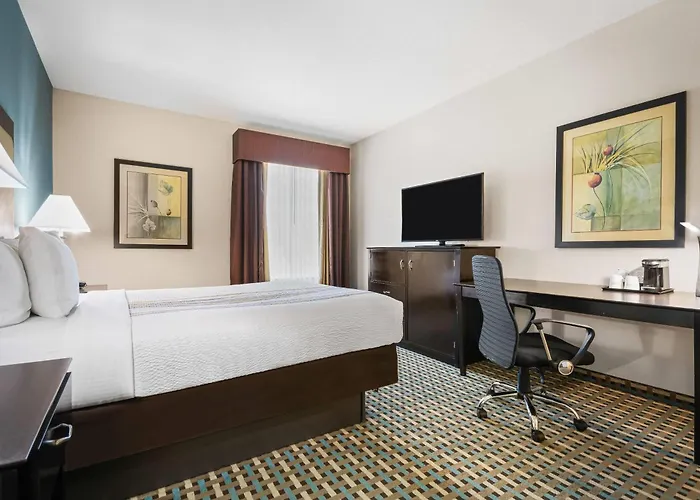La Quinta By Wyndham Stonington-Mystic Area