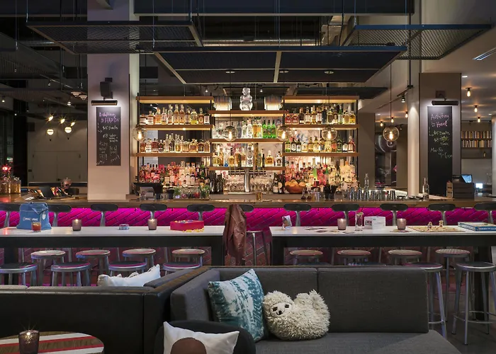 Moxy Chicago Downtown