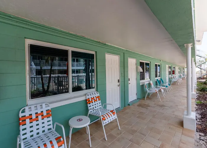 Tropic Terrace Suite #9 - Beachfront Resort