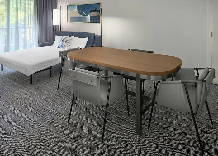 Courtyard By Marriott Kansas City Shawnee