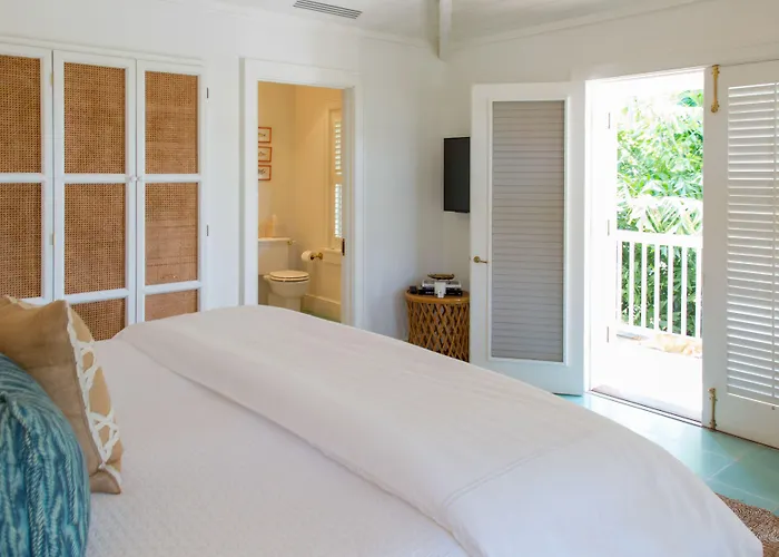 Eleven Bahama House