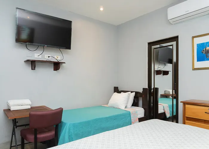 Hotel La Cueva Limon