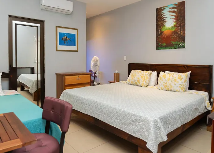 Hotel La Cueva Limon