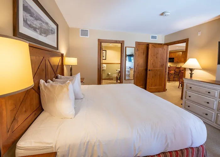 The Lodge At Mountaineer Square, A Vail Resorts Property