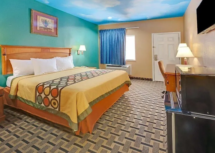 Sapphire Inn & Suites
