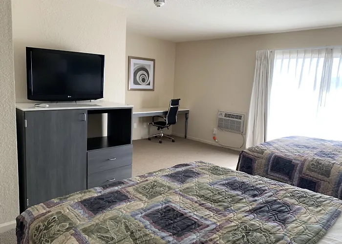 Apple Valley Hotel & Lodge