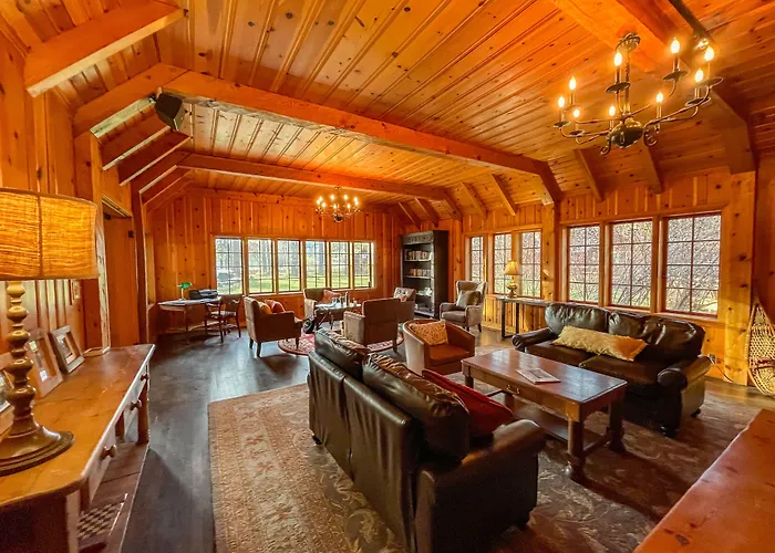 Lake Creek Lodge