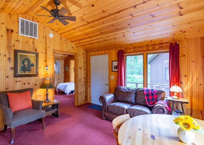 Lake Creek Lodge