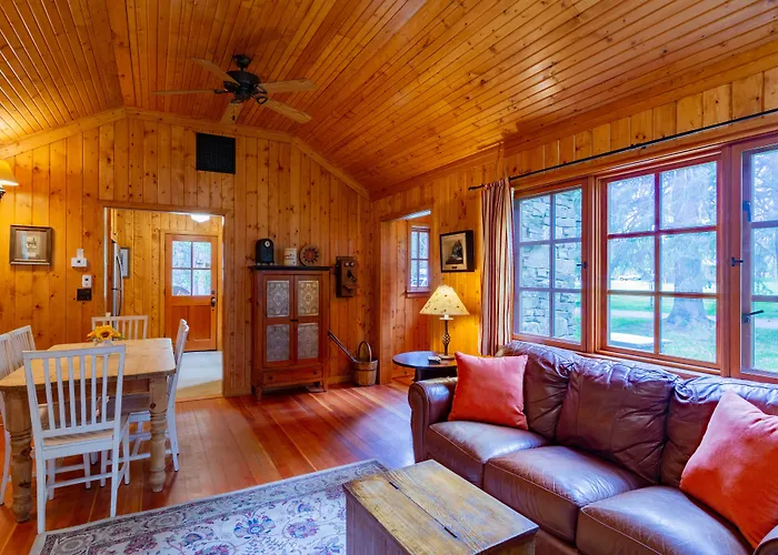 Lake Creek Lodge