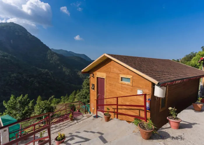 Seclude Pangot, Perch