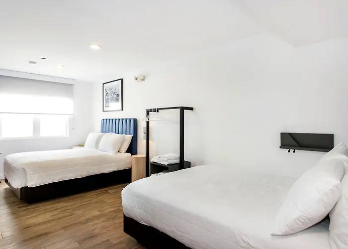 Grove Hotel