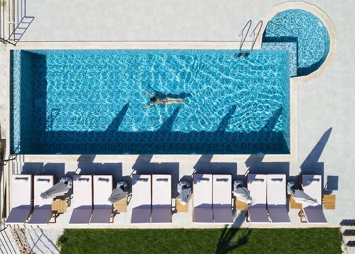 Kairos Hotel