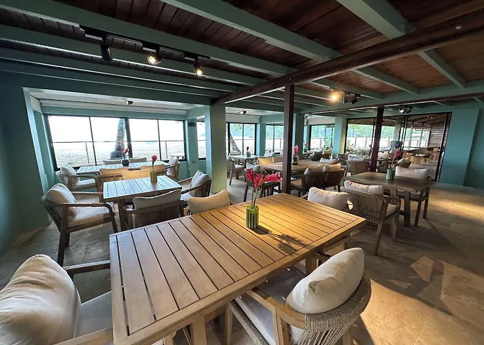 Mt. Plaisir Estate Hotel
