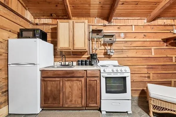 Spacious Wooden Suite #4 By The Lake At Texoma Shores Resort