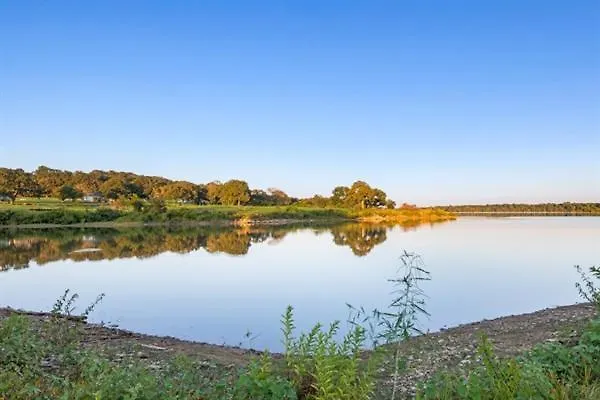 Spacious Wooden Suite #4 By The Lake At Texoma Shores Resort