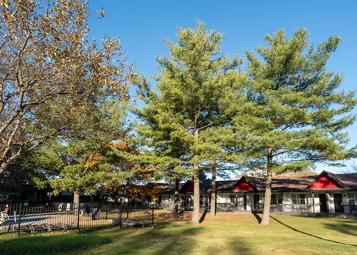 Super 8 By Wyndham Gananoque - Country Squire Resort