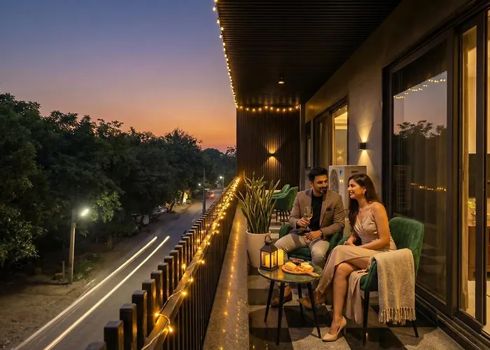 Leaf 9 Grand, Near Udyog Vihar And Yashobhoomi