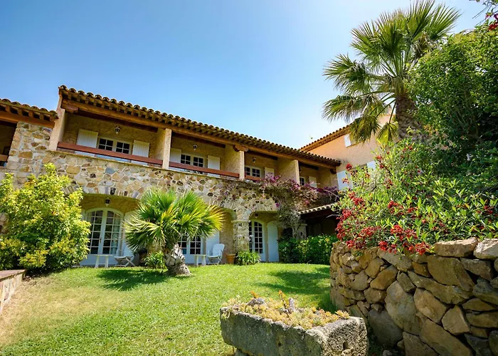 L' Escapade Hotel & Restaurant