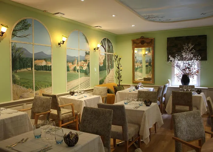 Logis Hotel La Bastide De Grignan & Restaurant La Chenaie
