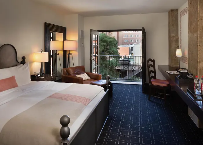 Hotel Valencia Riverwalk, Valencia Collection