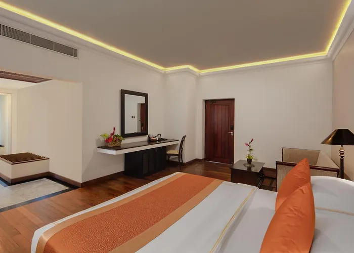 Earl'S Regency Hotel